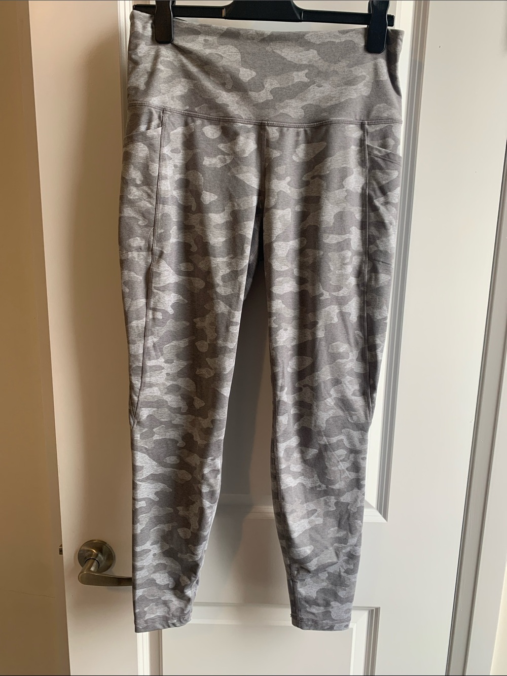 High-Waist Gray Camo Active Leggings